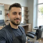 Barber shop işletmecisi Emre